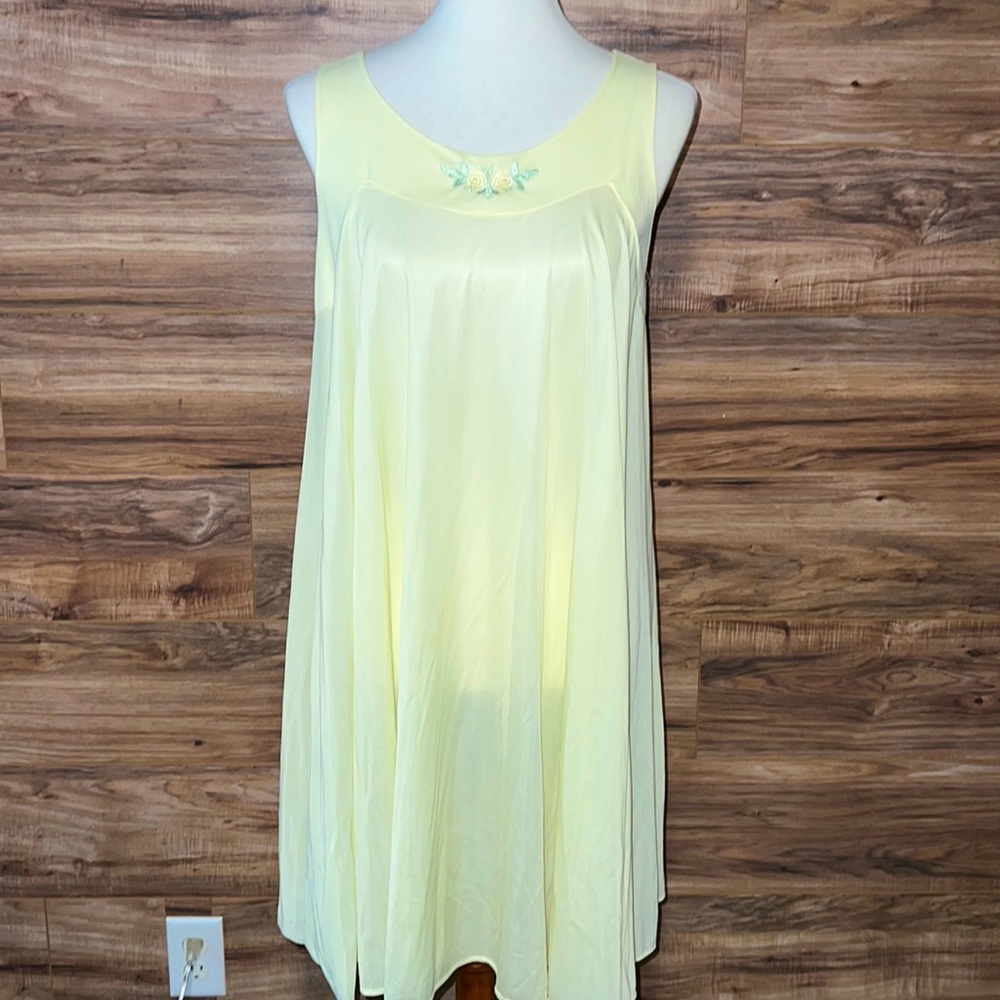 Yellow woman’s Vintage nightgown size small